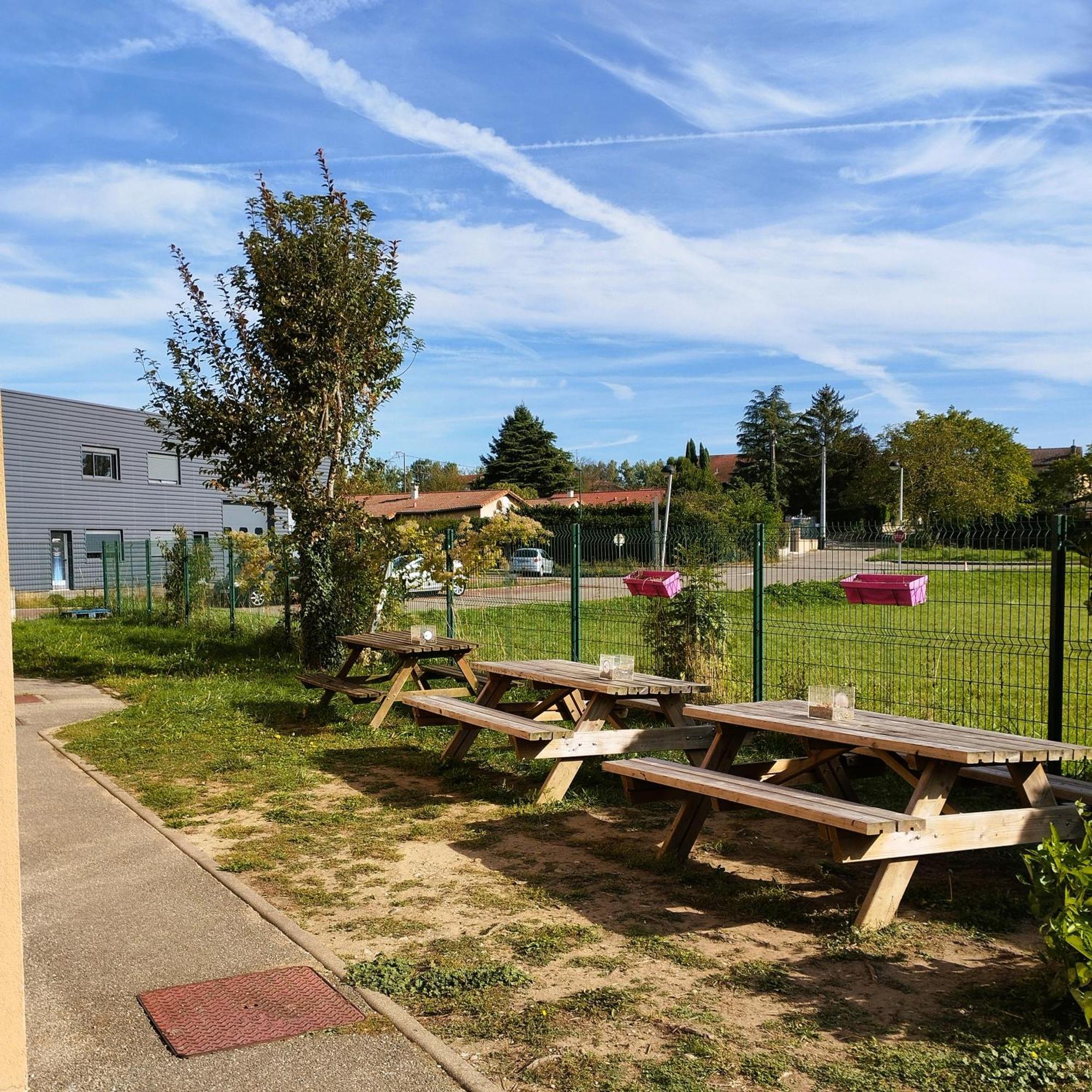 Hotelf1 Lyon Bourgoin-Jallieu L'Isle-d'Abeau Esterno foto