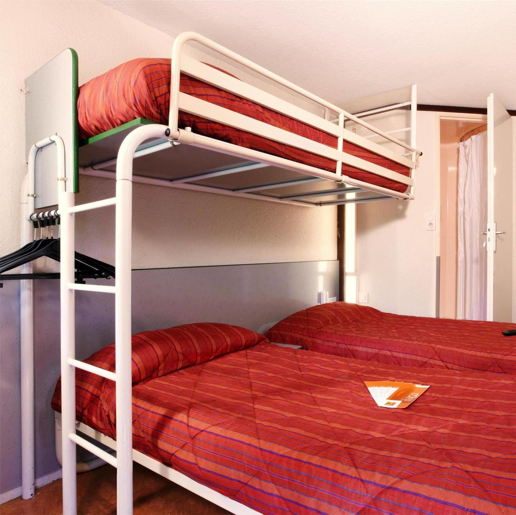 Hotelf1 Lyon Bourgoin-Jallieu L'Isle-d'Abeau Esterno foto