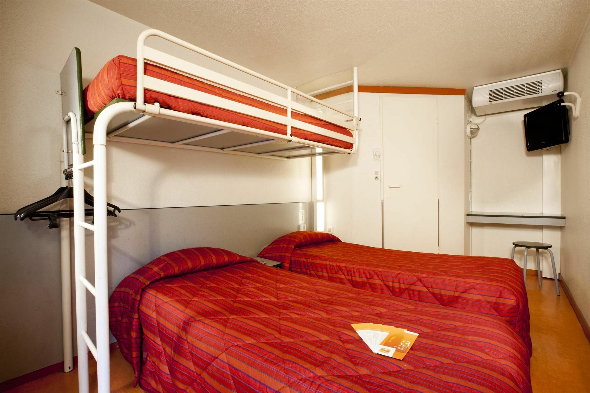 Hotelf1 Lyon Bourgoin-Jallieu L'Isle-d'Abeau Esterno foto